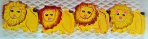 Lot de 4 grands pendentifs couleur en forme animaux d'afrique "lion" en bois 