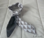 Petit foulard réversible gris à motifs géométriques 