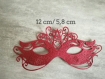 Grande découpe "masque vénitien" en papier épais rouge