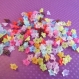 Lot de 50 perles fleurs en lucite mélange de couleurs 
