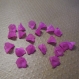 Lot de 20 perles fleurs en lucite couleur violet 