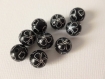 Lot de 10 perles acryliques noir motif fleurs argentées 