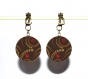 Boucles d’oreilles clips bronze avec cabochons synthétiques * motifs fond marron * 