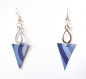 Boucles d’oreilles argentées * triangles en papier * motifs bleus * 133 