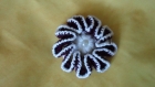 Fleur en laine - au crochet en fil de tricot  -- pièce unique