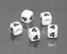 4 perles cube blanc chiffre 4 noir acrylique 7mm lettre nombre m03116 