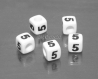 4 perles cube blanc chiffre 5 noir acrylique 7mm lettre nombre m03116 