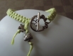 Bracelet vert anis fermoir fantaisie métal argenté cordon coton 