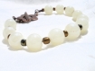 Bracelet en perles de verre ivoire fleur cuivre 