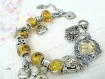 Montre jaune en perles de verre et metal argenté -ajustable m25 