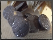 5 boutons 18 mm gris décor crocodile pied 1,8 cm 