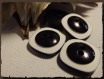 4 boutons carré blanc cercle noir 16 / 18 mm * 2 trous * 1,8 cm black & white button 