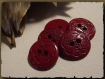 5 boutons rouge foncé décor fleur feuillage 14 mm * 2 trous * 1,4 cm red button 