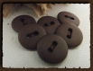 Lot 10 boutons marron lisse * 14 mm 2 trous 1,4 cm brown button mercerie 