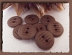 Lot 8 boutons marron décor 5 traits * 14 mm 2 trous 1,4 cm brown button mercerie 