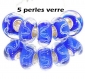 5 perles de verre gros trou bleu strie blanche 