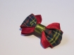 Broche avec petit noeud papillon ruban satin rouge cerise et écossais kaki et marine 