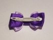 Barrette plastique 4 cm avec petit noeud papillon en tissu satin mauve et violet 