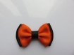 Spécial halloween petit peigne plastique 3 cm avec petit noeud papillon en tissu satin orange et noir 