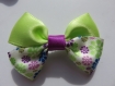 Chouchou élastique mousse avec noeud papillon en tissu satin vert anis et imprimé fleurs 