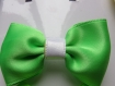 Chouchou élastique mousse avec noeud papillon en tissu satin vert et blanc 
