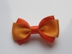 Barrette plastique 4 cm avec noeud papillon en tissu orange et abricot 