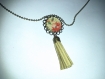 Long collier fantaisie - son pendentif et son pompon - fleur coquelicot 