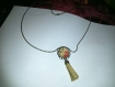 Long collier fantaisie - son pendentif et son pompon - fleur coquelicot 