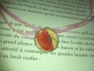 Collier organza et son médaillon cabochon - fleur rouge 