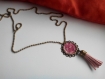 Long collier fantaisie et son pendentif - pompon - fleurs asiatiques - roses 