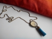 Long collier fantaisie - son pendentif et son pompon - temps 