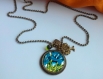Long collier fantaisie - son pendentif bronze - fleur bleue 
