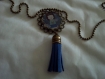 Long collier et son pendentif fantaisie - pompon - poupée kokeshi - bleu 