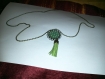Long collier et son pendentif - pompon - petits pois - vert 