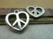 10 breloques , 25mm * 26mm , métal argenté vieilli symbole de paix c5780 
