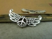 10 breloques , 17mmx37mm , métal argenté vieilli ailes symbole de paix c4672 