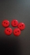 Petits boutons ronds en plastique couleur rouge 