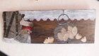 Peinture sur bois : dame poule surveille ses oeufs dans le panier.... 