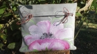 Pochette coton gris, peint une fleurs rose avec des nuances nacrées 