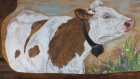 Bois peint : vache peinte sur planche, et petit cabanon dans la campagne.... 