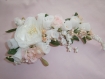 Peigne coiffe mariage de fleurs roses saumon, blanches en tulle et ivoire 