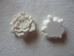 Fleur acrylique de couleur blanche 