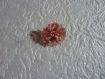 Fleur en tissu de couleur rose . 