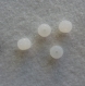 Lot de 10 petite perles acrylique couleur blanc. 