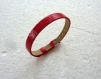 Bracelet montre en simili cuir couleur rouge. 