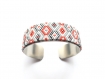 Très joli bracelet blanc, rouge et gris tissé en perles miyuki monté sur bracelet rigide 