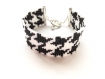 Très joli bracelet noir et blanc tissé en perles miyuki 