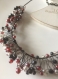 Collier ras du cou sur fil métal et perles noires, blanches et rouges 