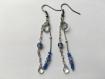 Boucles d'oreilles métal argenté mini perles bleutées sur chaînette 