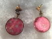 Boucles d'oreilles bronze et cabochons tissu en rose 